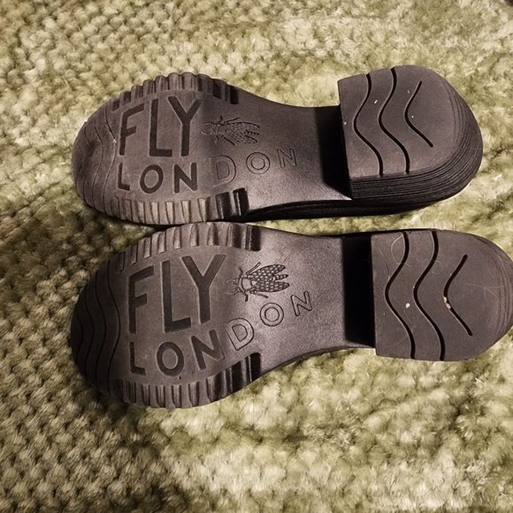 Fly shoes - Picture 3 of 3